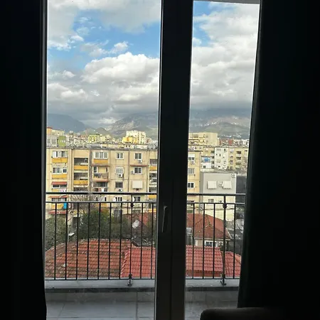 Apartment Urban Mountain View