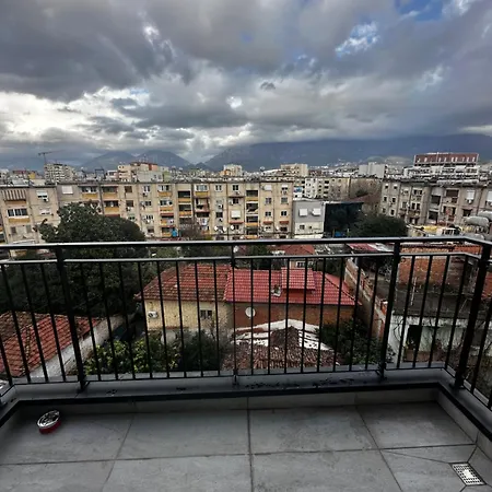 Urban Mountain View Apartment