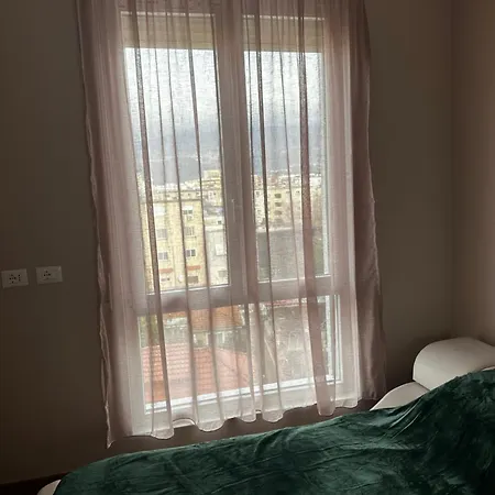 Urban Mountain View Apartment
